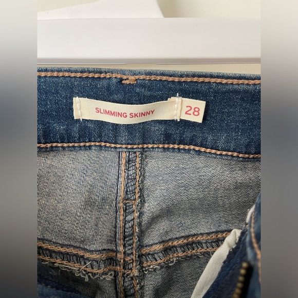 Levi’s Slimming Skinny Jeans - Picture 2 of 5